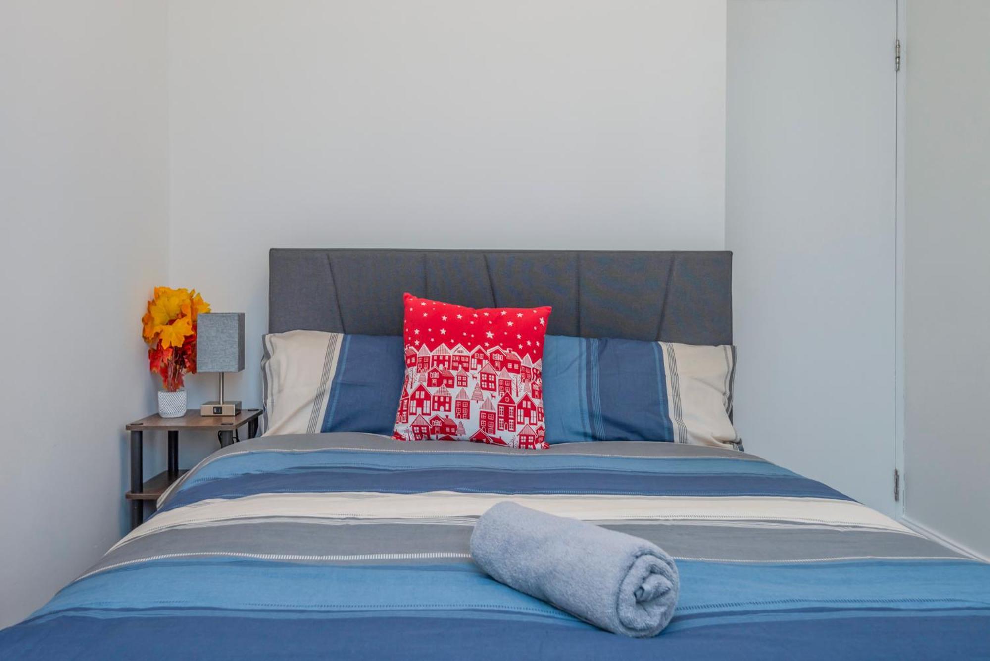 Modern Family Home W/Wi-Fi, Netflix, Self Check-In Londres Exterior foto